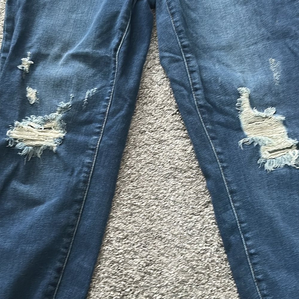 Distressed jeans - Picture 3 of 4